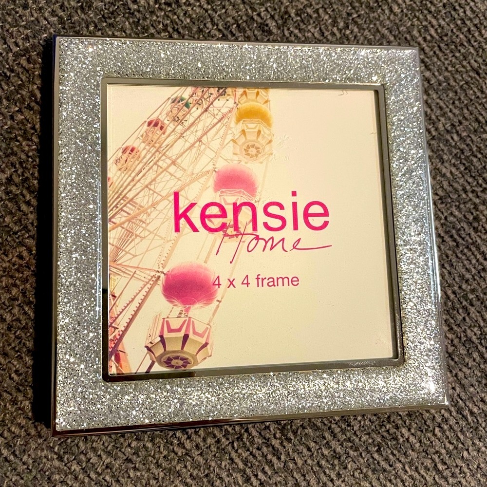 NWOT Kensie Home Picture Frame